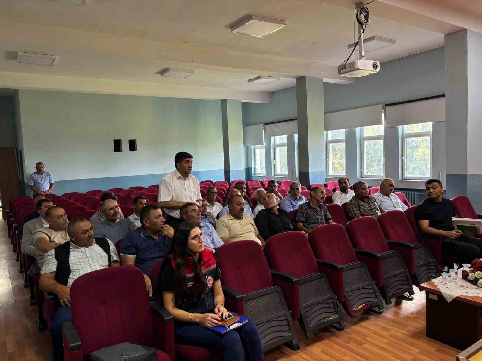 Susuz’da Mera Kanunu ve Köy Kanunu bilgilendirme toplantısı yapıldı