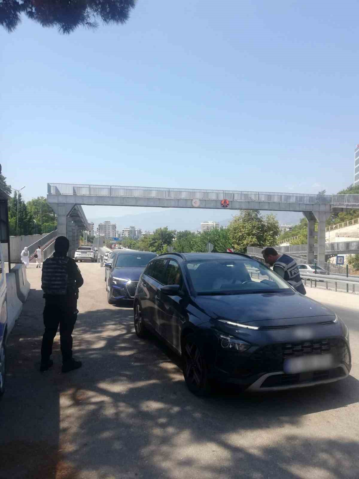 Asayiş uygulamasında 5 aranan ara&ccedil;, 1 şahıs ve narkotik madde ele ge&ccedil;irildi
