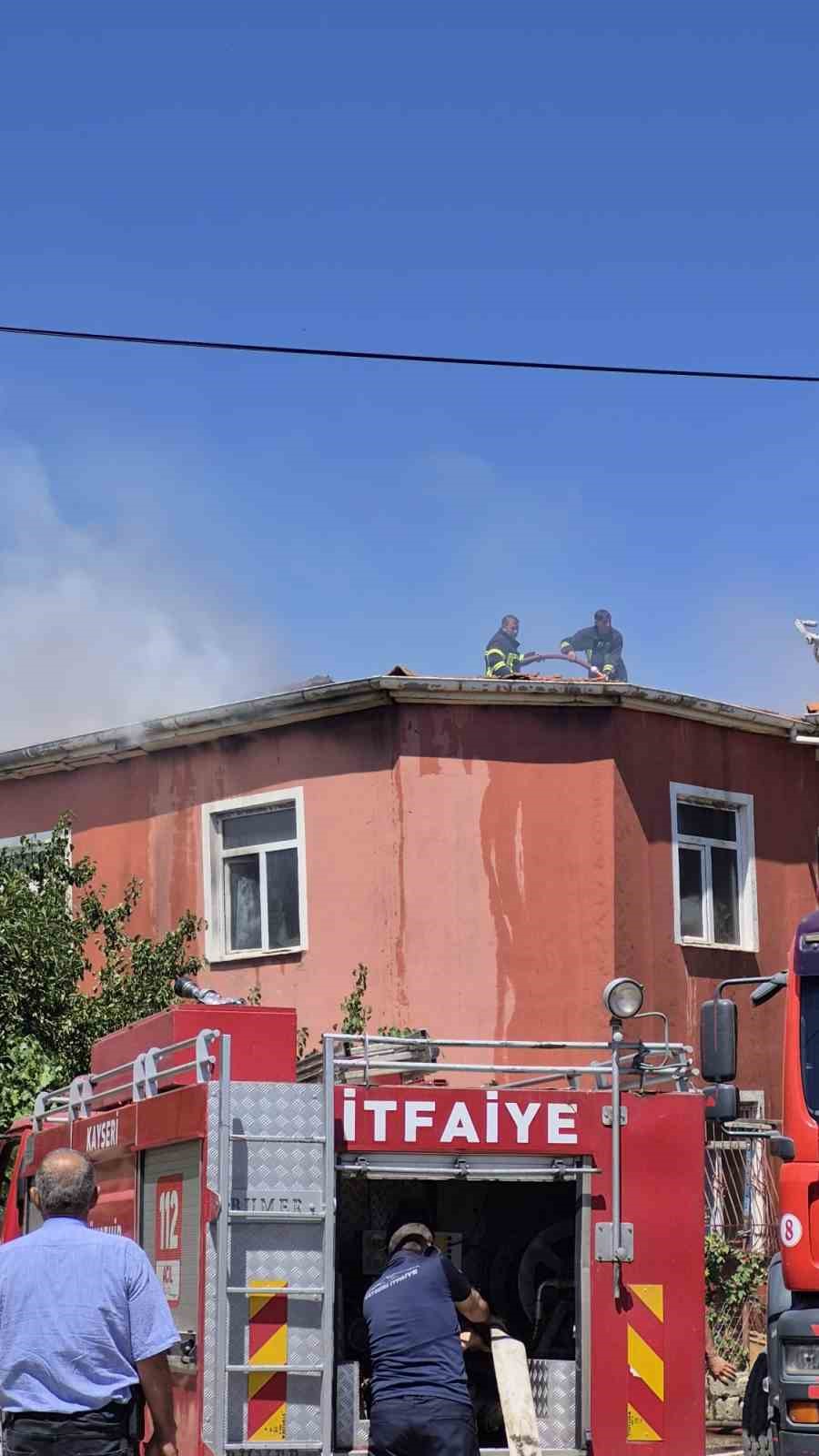 Depoda çıkan yangın söndürüldü