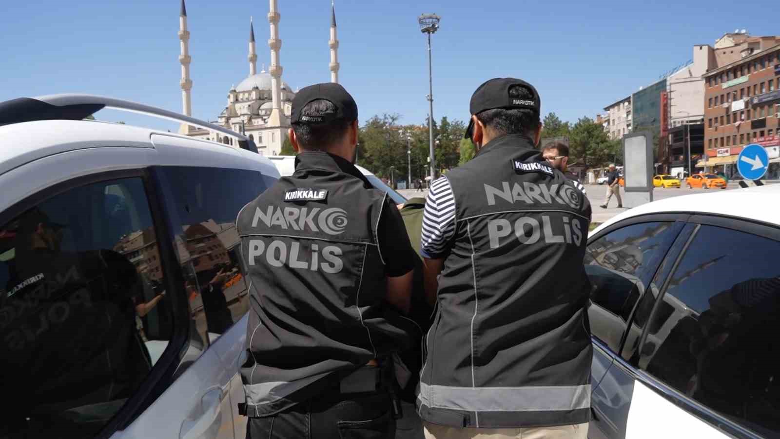 Doktorların e-imzasını kullanarak yeşil reçeteli ilaç yazan kamu personeli gözaltına alındı