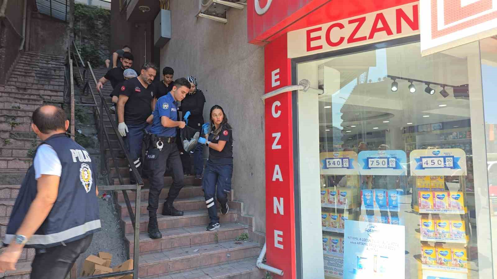 Merdivenlerde baygın bulunan kişi hastaneye kaldırıldı
