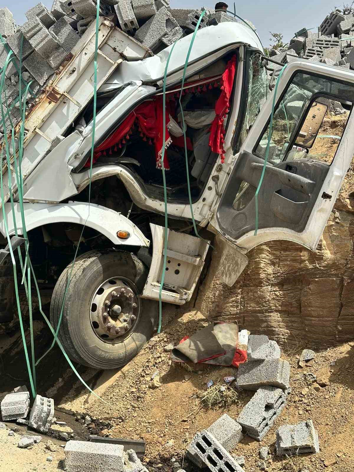 Hizan&rsquo;da trafik kazası: 1 &ouml;l&uuml;
