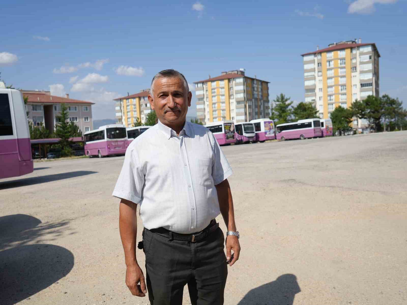 &Ouml;zel halk otob&uuml;s&uuml; şof&ouml;r&uuml;, epilepsi n&ouml;beti ge&ccedil;iren yolcuyu hastaneye ulaştırdı
