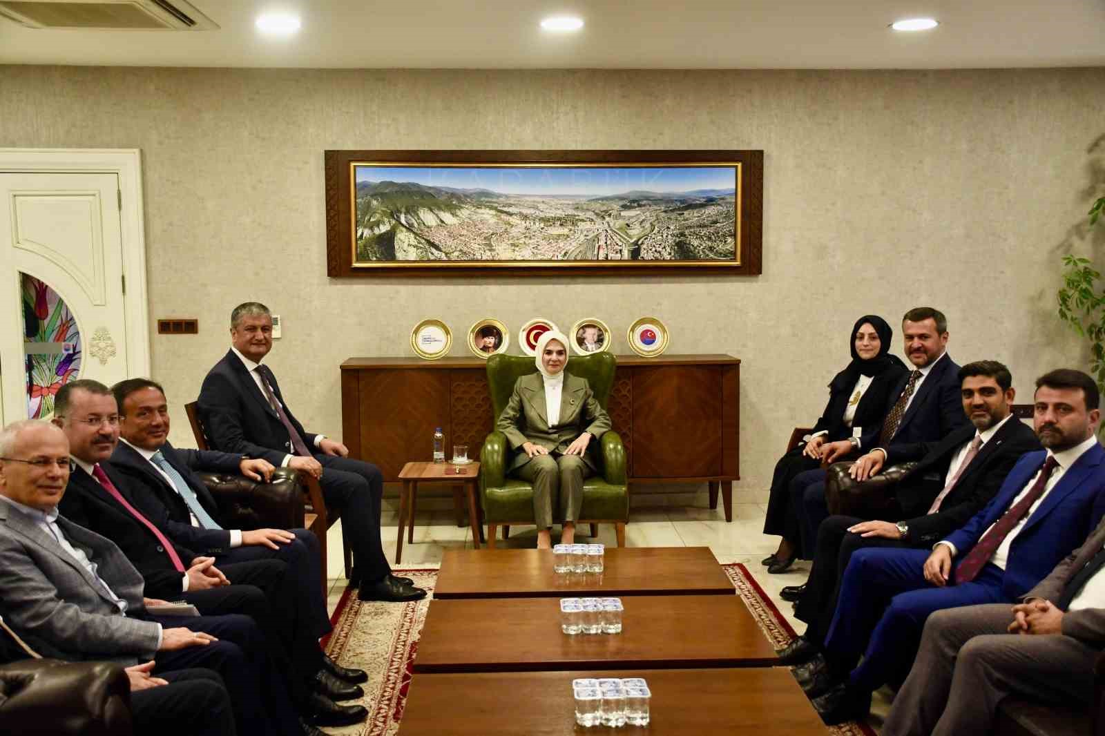 Aile ve Sosyal Hizmetler Bakanı G&ouml;ktaş Karab&uuml;k Belediyesini ziyaret etti
