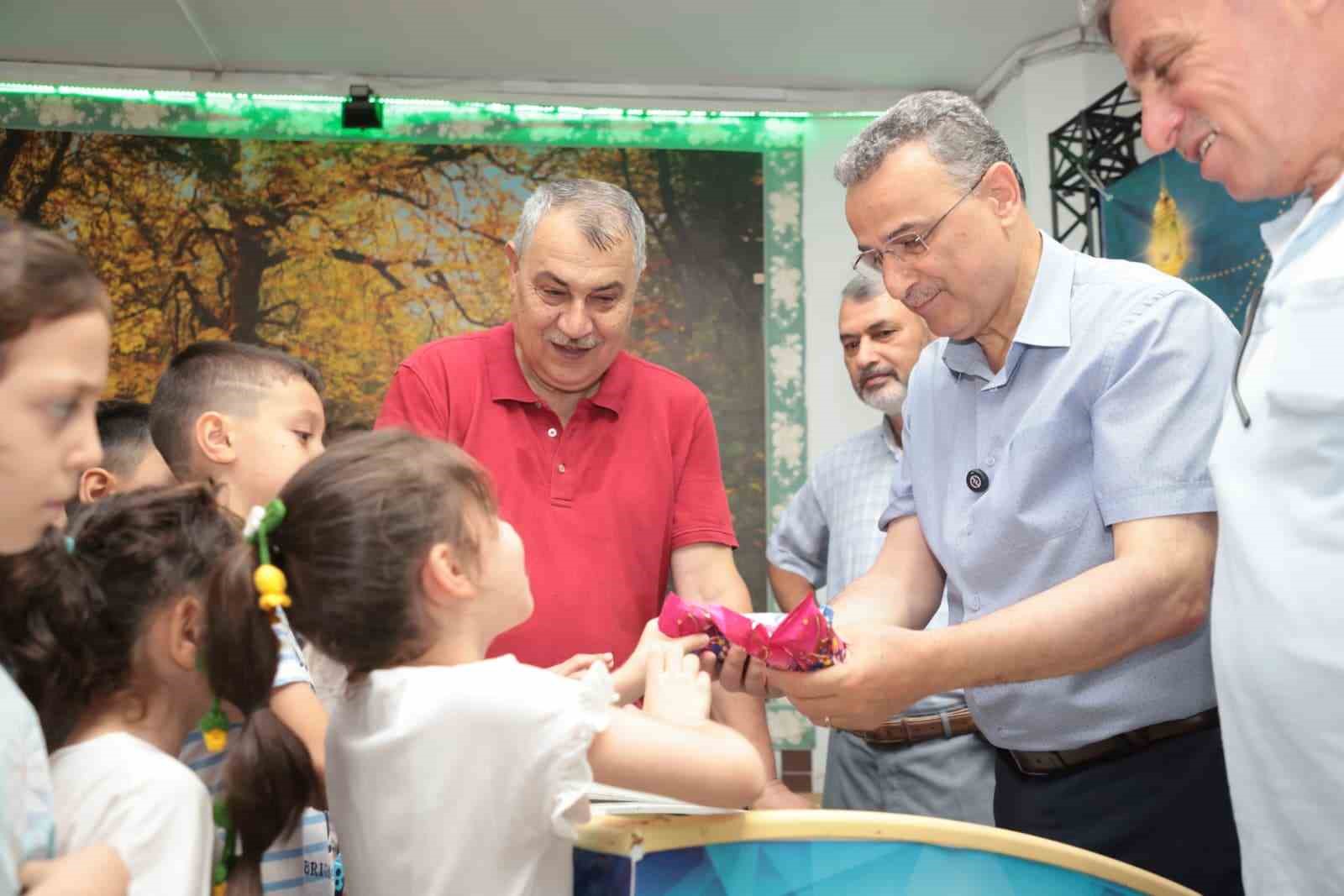 Camiler &ccedil;ocuk sesleriyle şenleniyor
