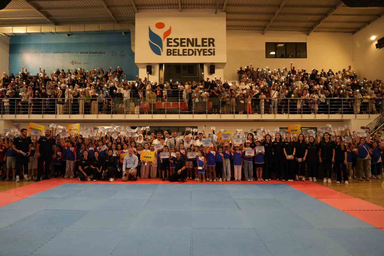 Esenlerde Yaz okulu &ouml;ğrencilerine kapanış t&ouml;reni d&uuml;zenlendi
