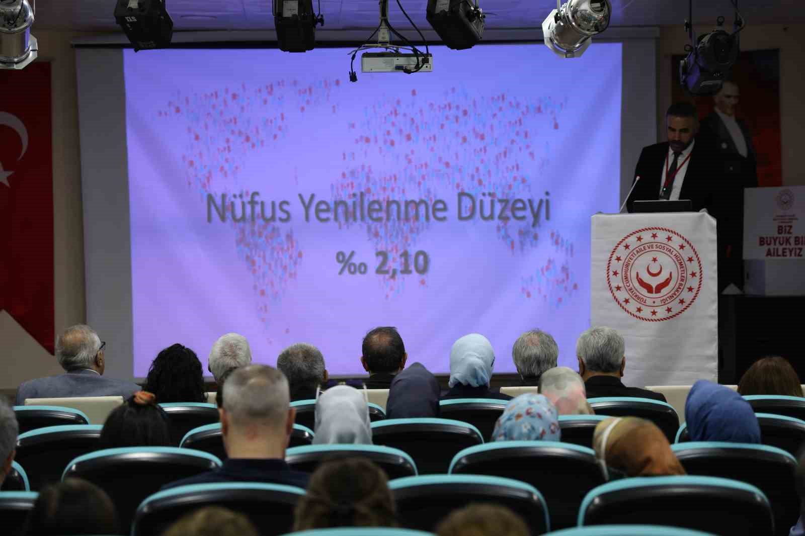 Diyarbakır’da "Yaşlılık Çalıştayı" düzenlendi