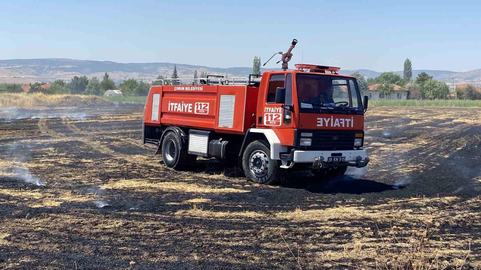 &Ccedil;orum&rsquo;da tarlada &ccedil;ıkan anız yangını s&ouml;nd&uuml;r&uuml;ld&uuml;
