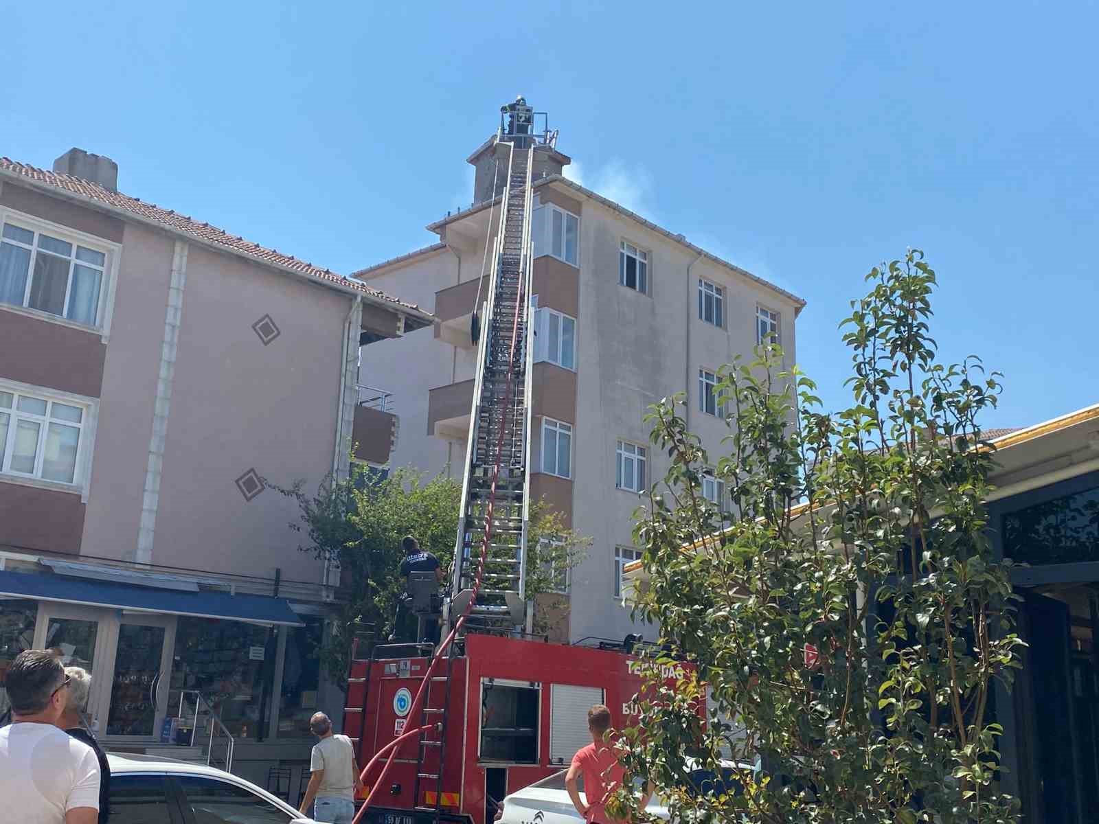 &Ccedil;atı katında yapılan kaynak yangına neden oldu
