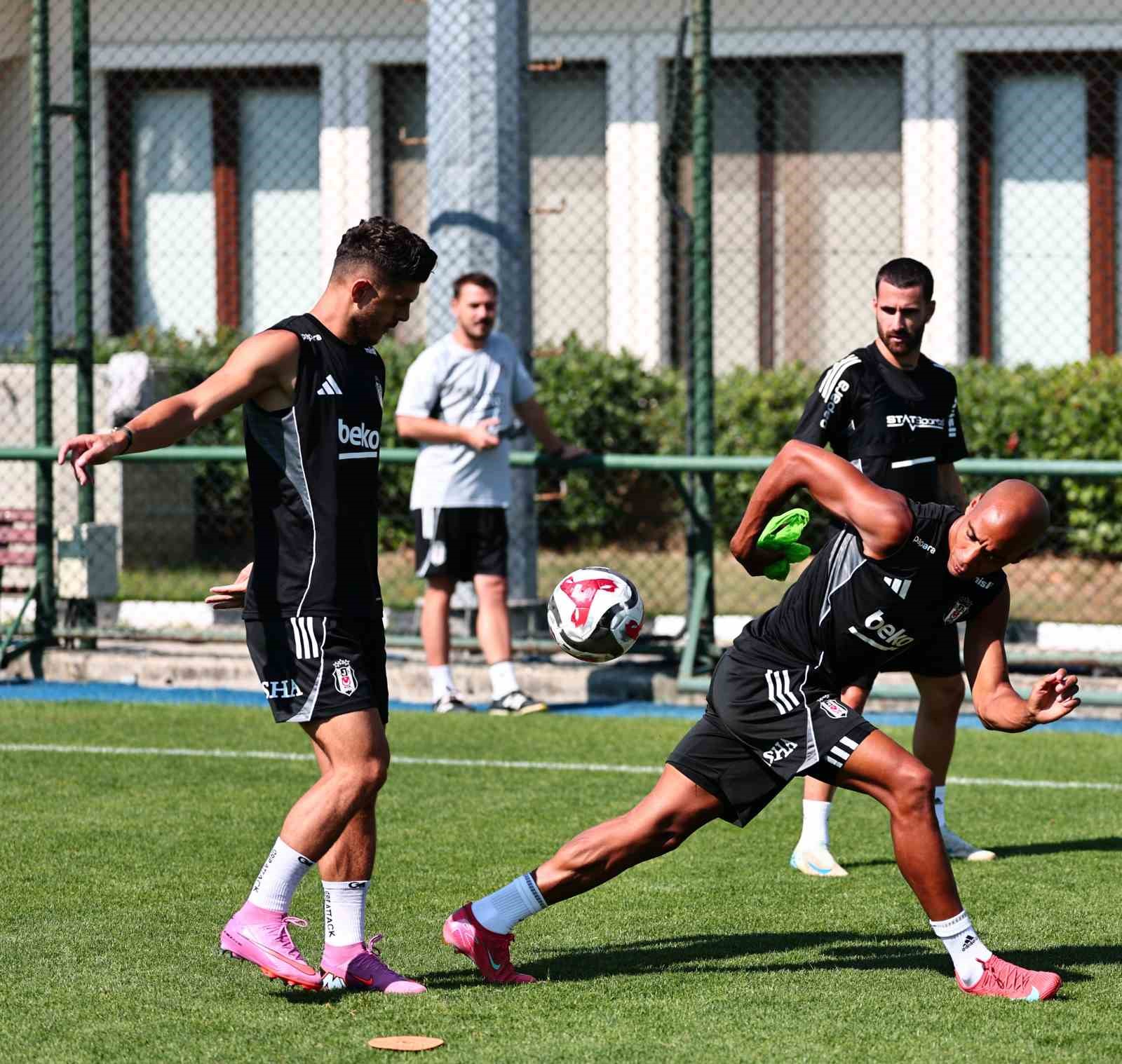 Beşiktaş, St. Patrick&rsquo;s ma&ccedil;ı hazırlıklarını s&uuml;rd&uuml;rd&uuml;
