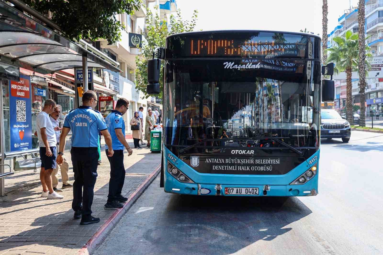 B&uuml;y&uuml;kşehir&rsquo;in toplu ulaşım ara&ccedil;larındaki sıkı denetimleri devam ediyor
