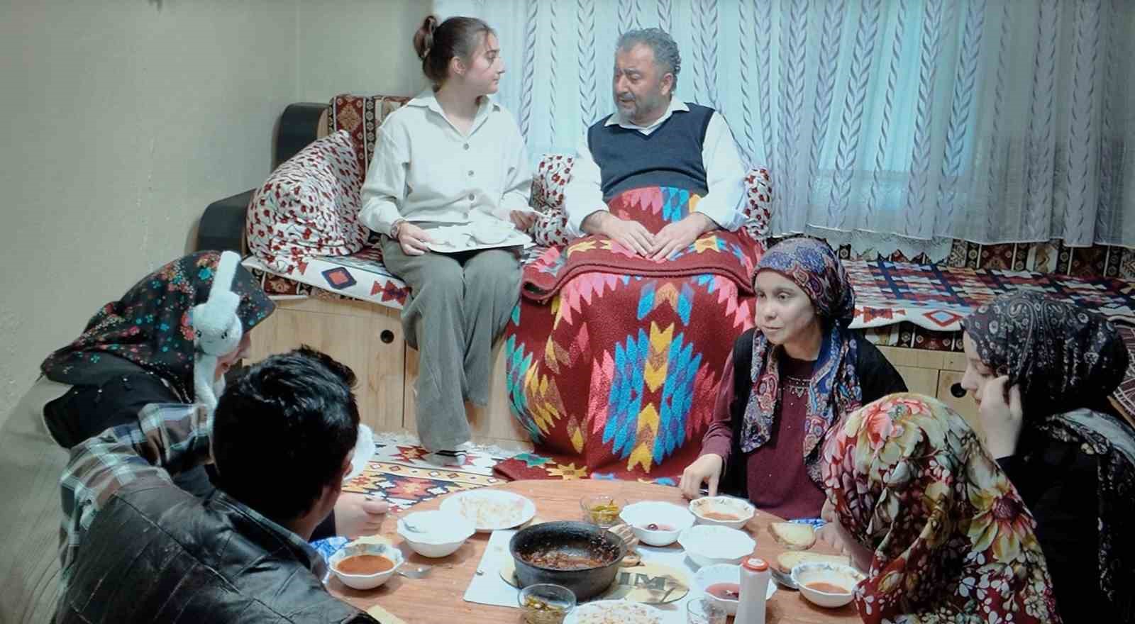 Gediz Kız Anadolu İmam Hatip Lisesi’nin kısa filmi büyük başarıya imza attı