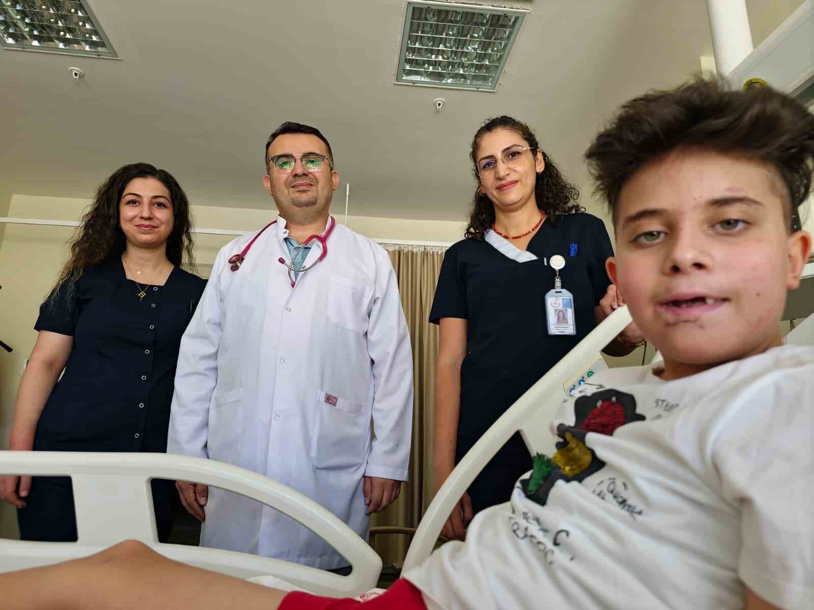 Kayseri’de kamyonun çarptığı çocuk, palyatif servisinde sevgiyle iyileşiyor