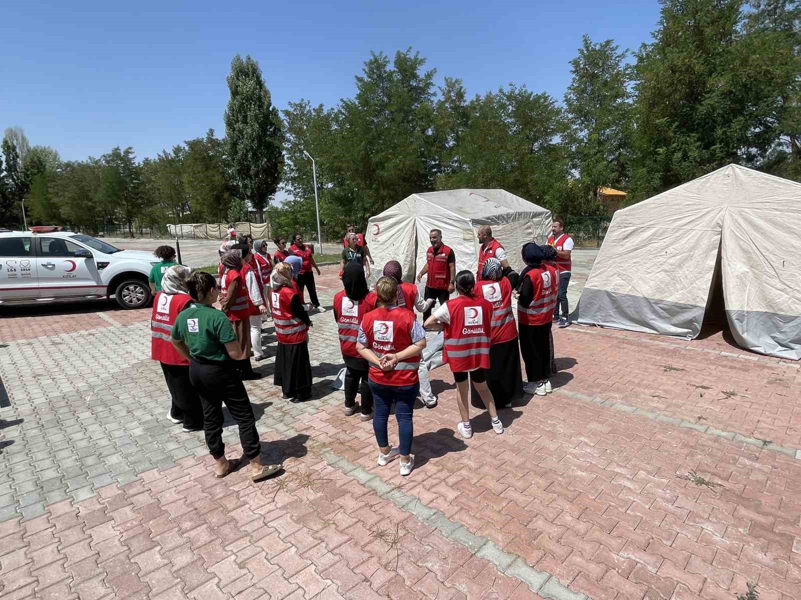 Merhamet &Ccedil;ınarları Kızılay Kadın G&ouml;n&uuml;ll&uuml;leri Malazgirt&rsquo;te
