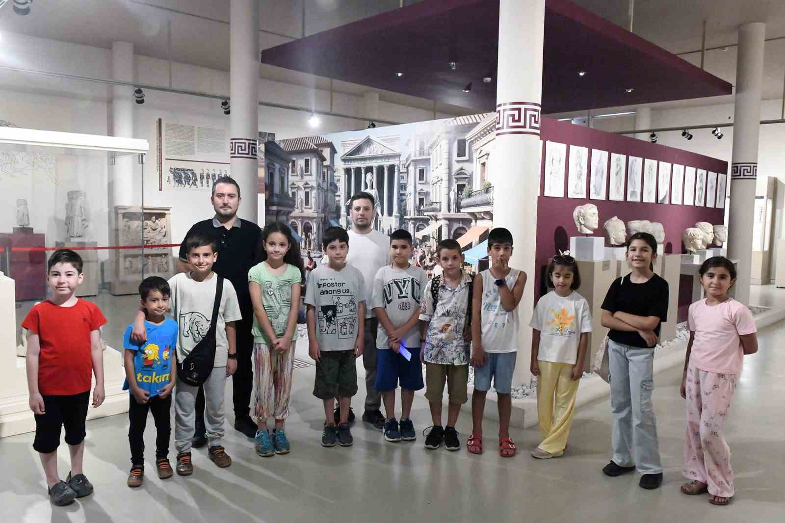 Minik arkeologlar müzeleri keşfediyor