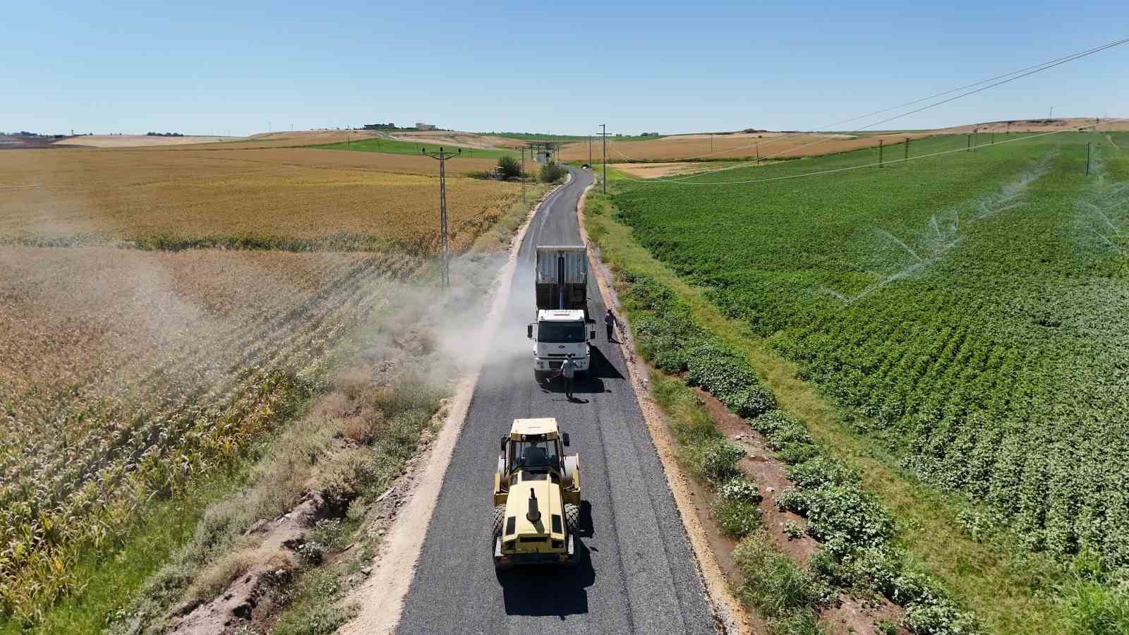 Diyarbakır’ın Çınar ve Bismil ilçesini birbirine bağlayan yol asfaltlanıyor