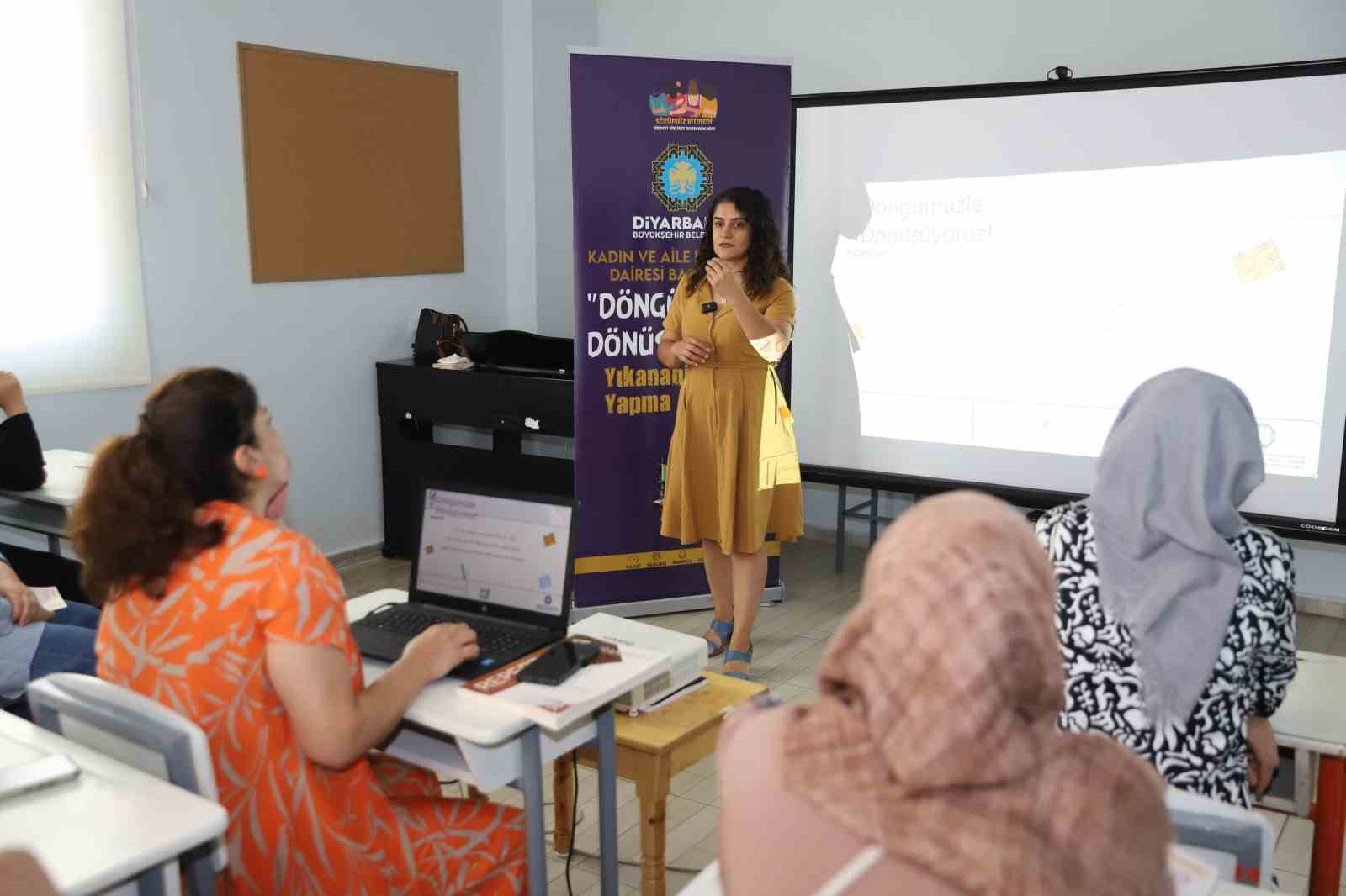 Diyarbakır&rsquo;da &lsquo;Bir kendime bir arkadaşıma dikiyorum&rsquo; at&ouml;lyesi
