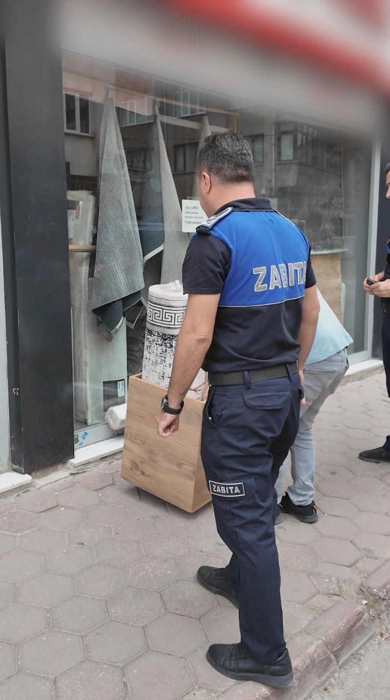 İneg&ouml;l&rsquo;de kaldırım ve yol işgallerine ge&ccedil;it yok
