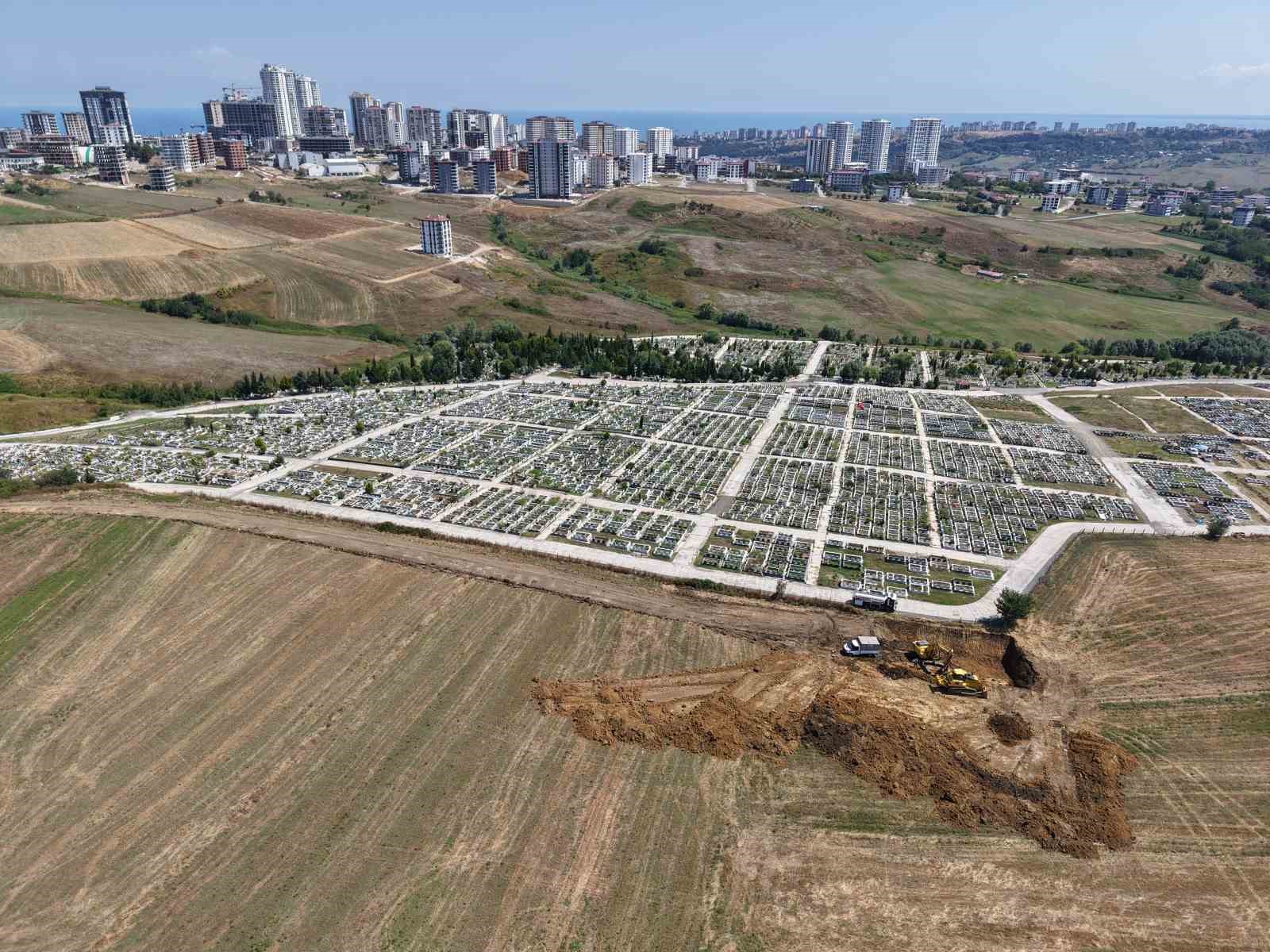 Drenaj &ccedil;alışmasında bulunan insan ayakları polisi alarma ge&ccedil;irdi
