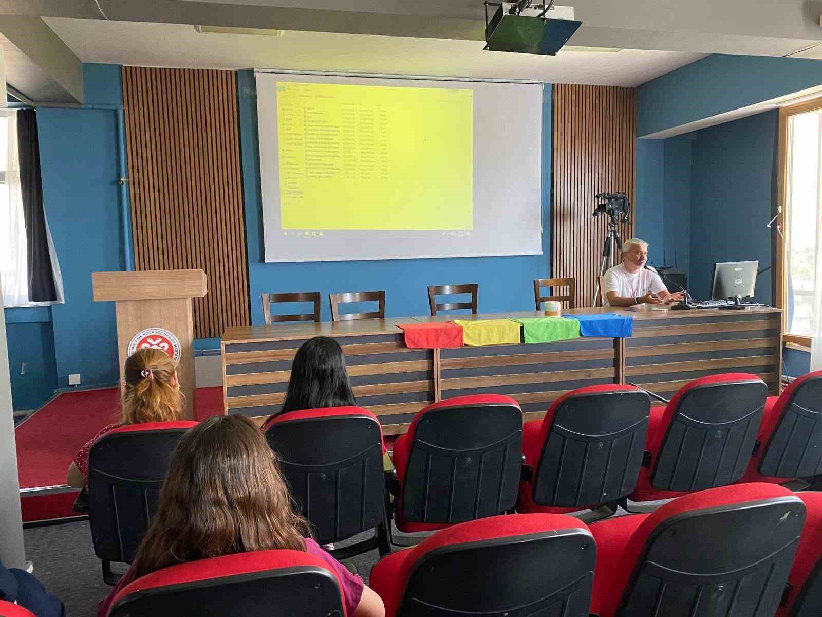 Hastane personeline hijyen ve g&uuml;venlik eğitimi verildi
