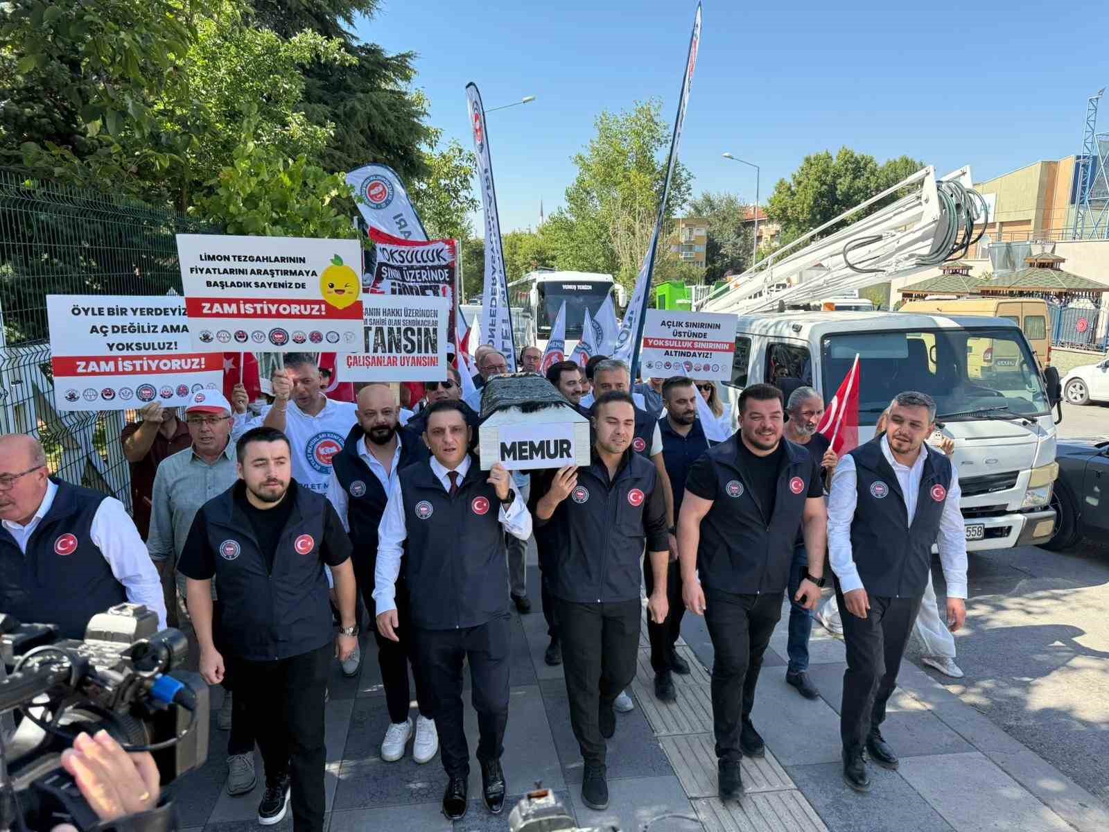 Devlet Memurları Konfederasyonu Genel Başkan Yardımcısı Demirel: "Bu teklif, emeklinin y&uuml;z&uuml;n&uuml; g&uuml;ld&uuml;recek bir teklif değildir"
