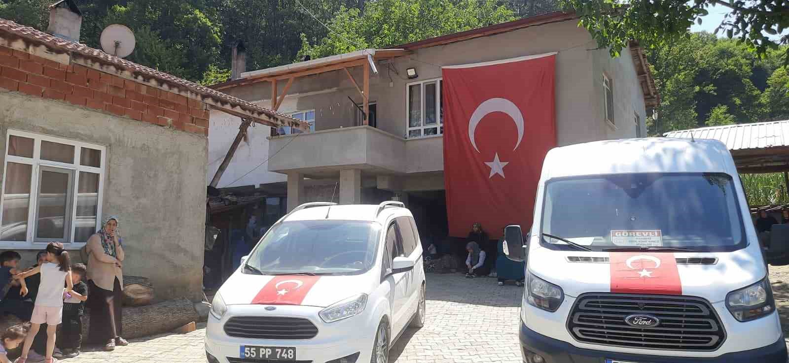 Trafik kazasında &ouml;len uzman &ccedil;avuş, memleketinde toprağa verildi
