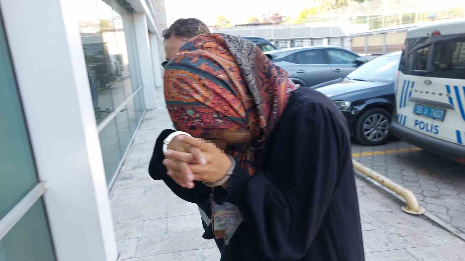 Komşusunun anahtarını kopyalayıp 1,7 milyon liralık altın &ccedil;alıp sıfır ara&ccedil; alan kadın serbest bırakıldı
