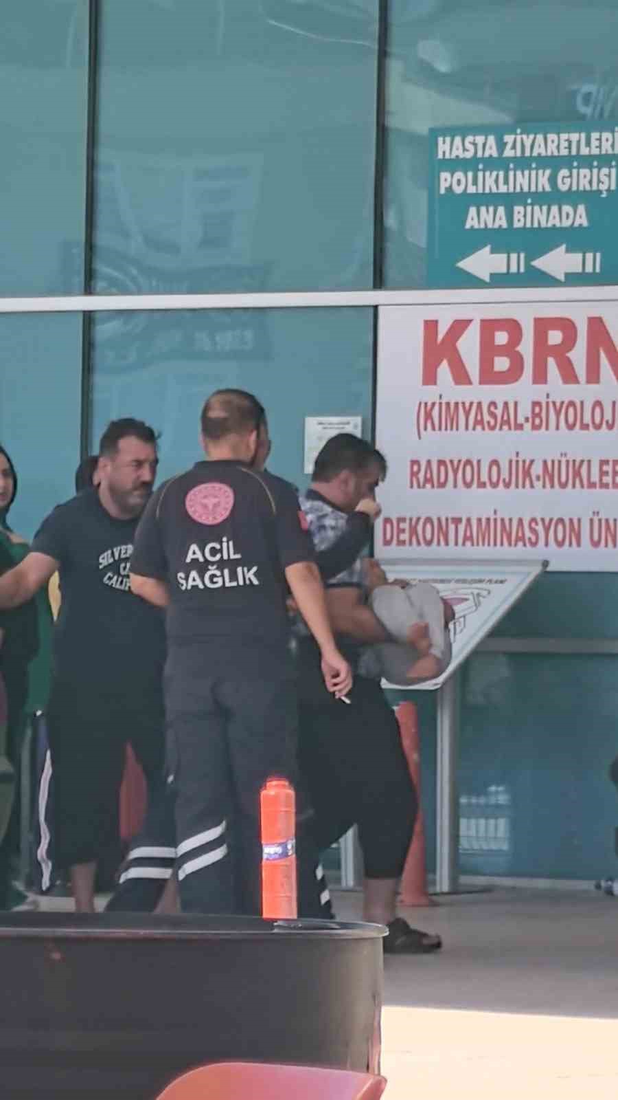 İkinci kattaki balkondan d&uuml;şen &ccedil;ocuk ağır yaralandı
