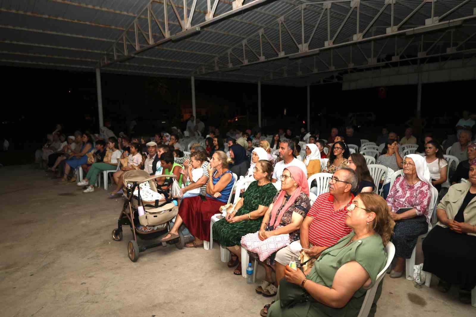 Menteşe Belediyesi a&ccedil;ık hava sinema geceleri başladı
