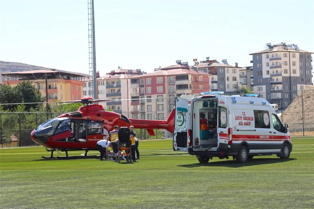 Malatya’da ambulans helikopter 80 yaşındaki hasta için havalandı