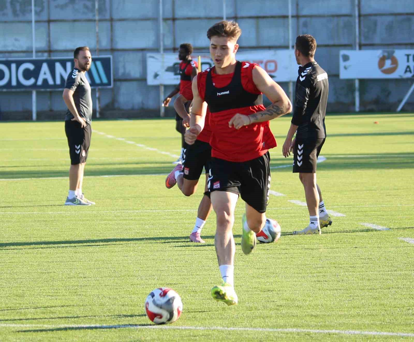 Osman Zeki Korkmaz: "1-2 takviye yapacağız"
