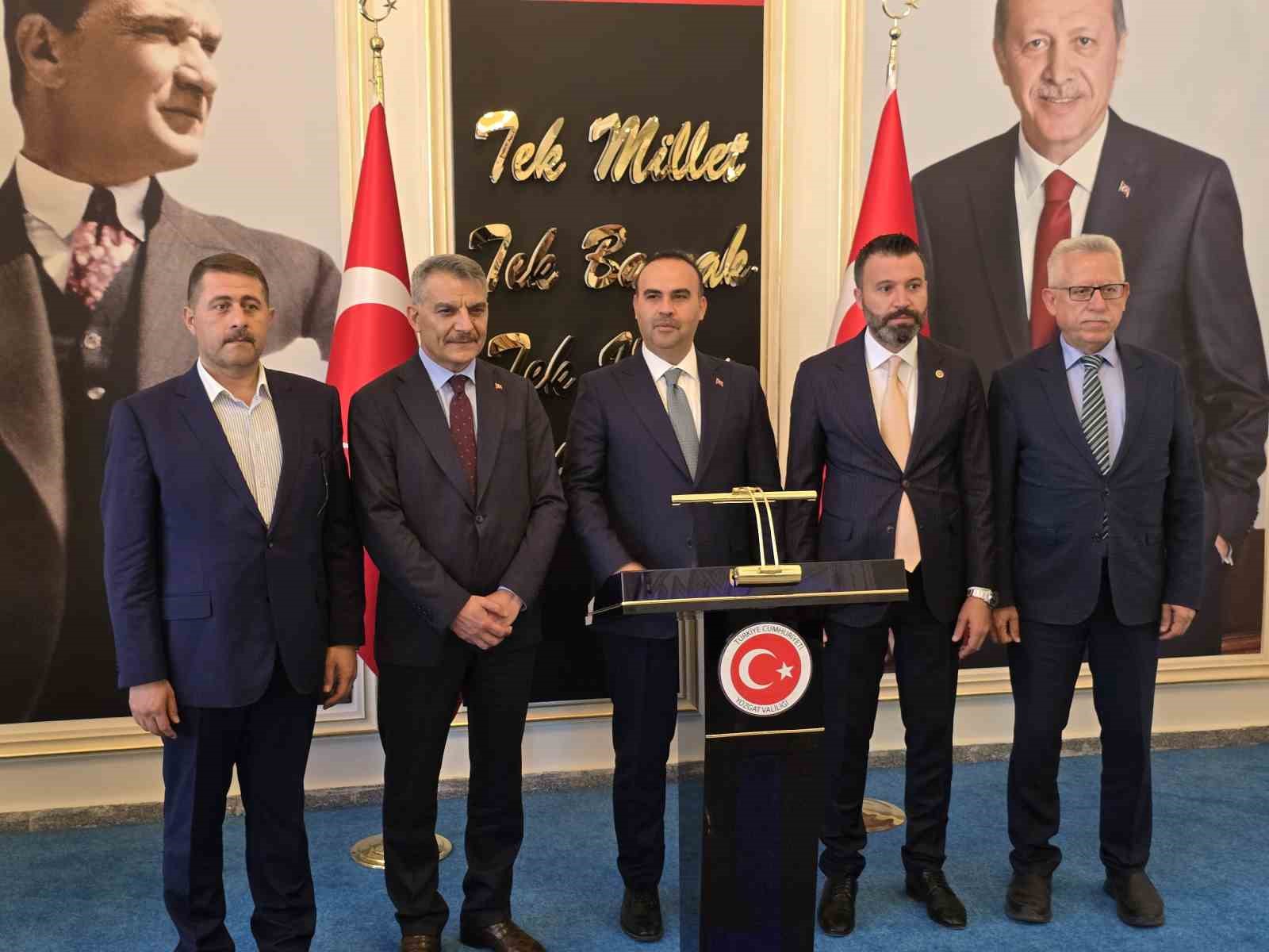 Bakan Kacır: "Yeniden şekillenen küresel sistemde bölgesinin kutupbaşı; ateş çemberi bir coğrafyada güven ve istikrar adası bir Türkiye var"