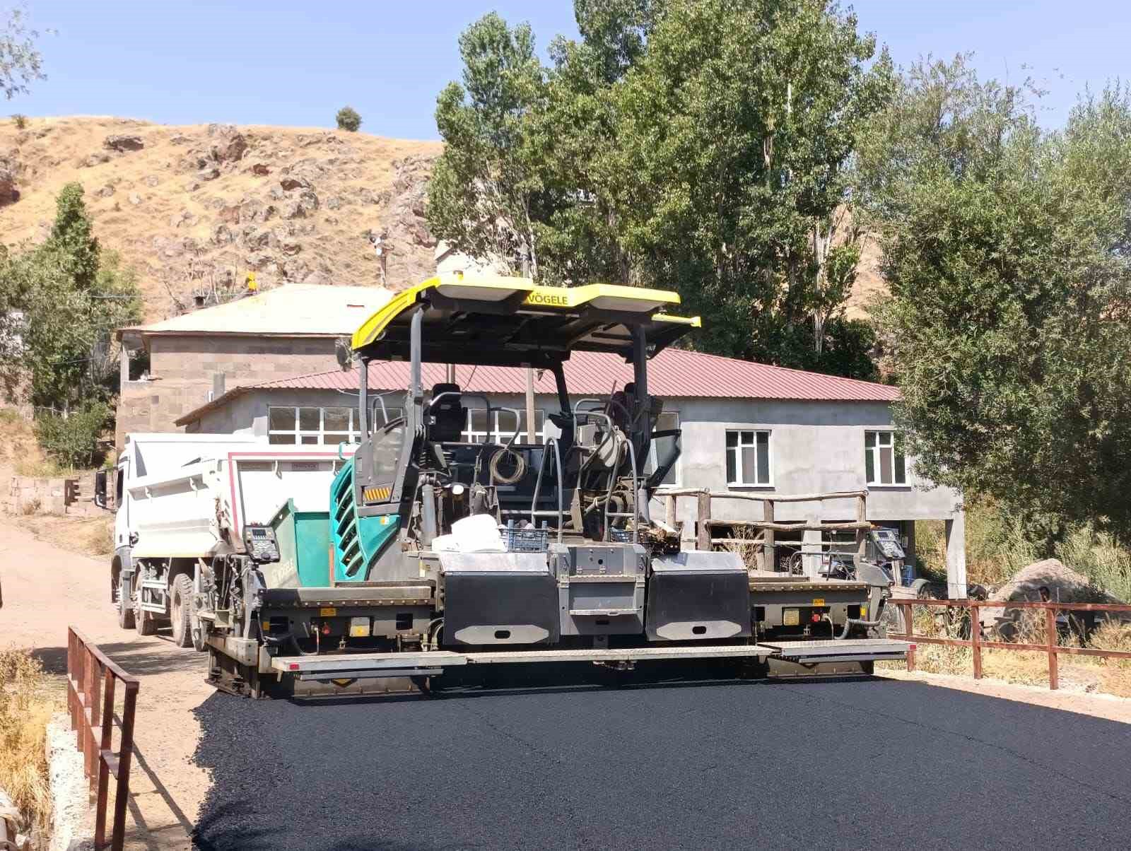 Muş’ta BSK yol yapım çalışmaları sürüyor