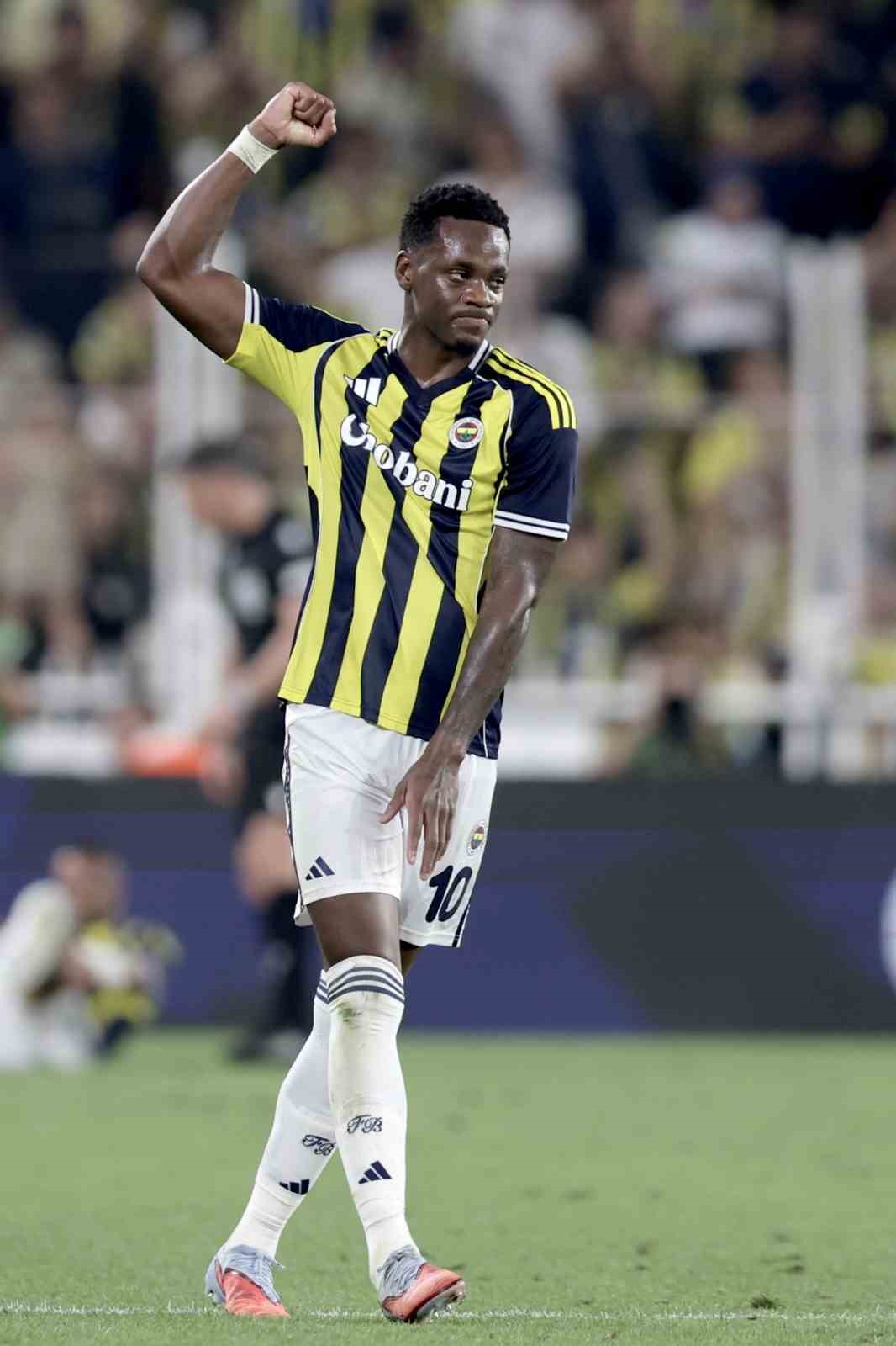 UEFA Şampiyonlar Ligi: Fenerbah&ccedil;e: 2 - Feyenoord: 1 (İlk yarı)
