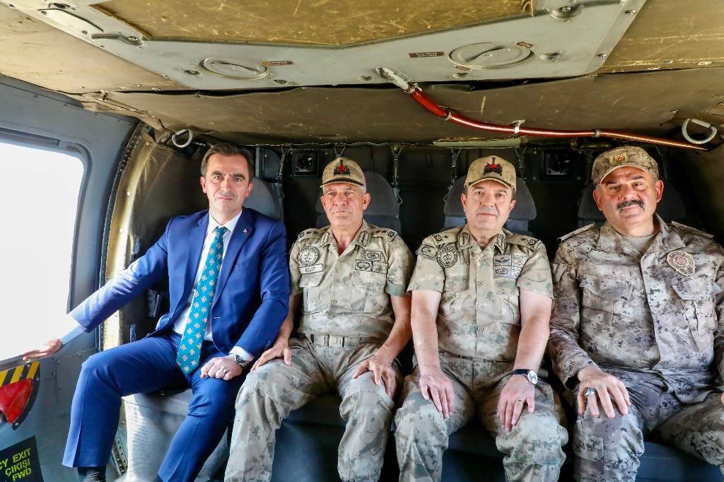 Vali Karakaya &Ccedil;arho etkinlik alanını havadan inceledi
