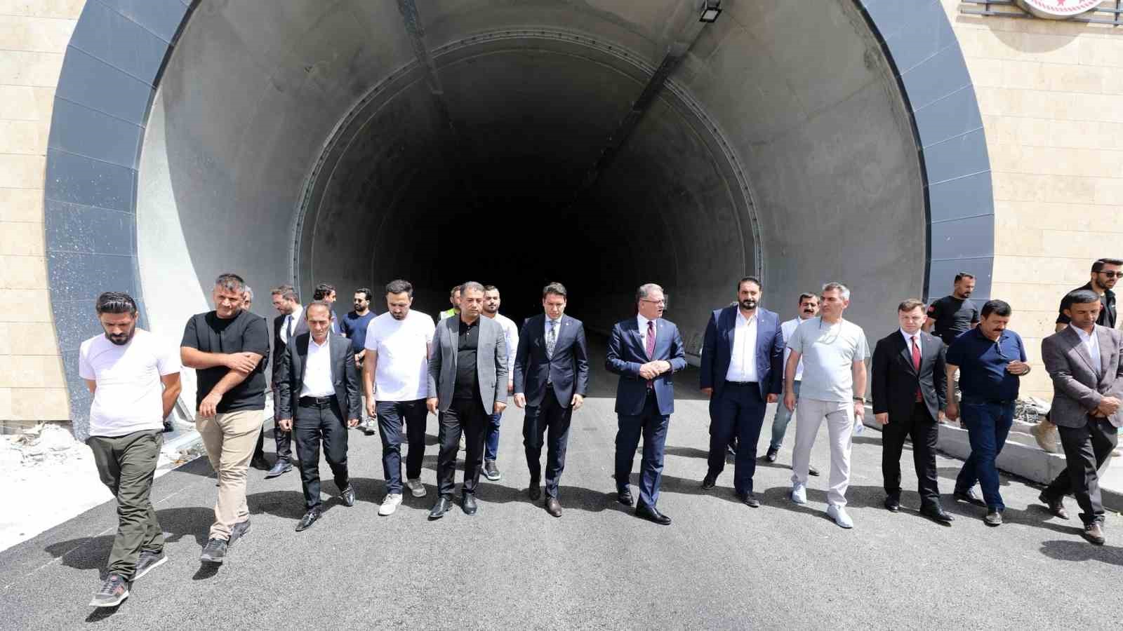 G&uuml;zeldere T&uuml;neli&rsquo;nin ikinci t&uuml;p&uuml;nde &ccedil;alışmalar sona doğru
