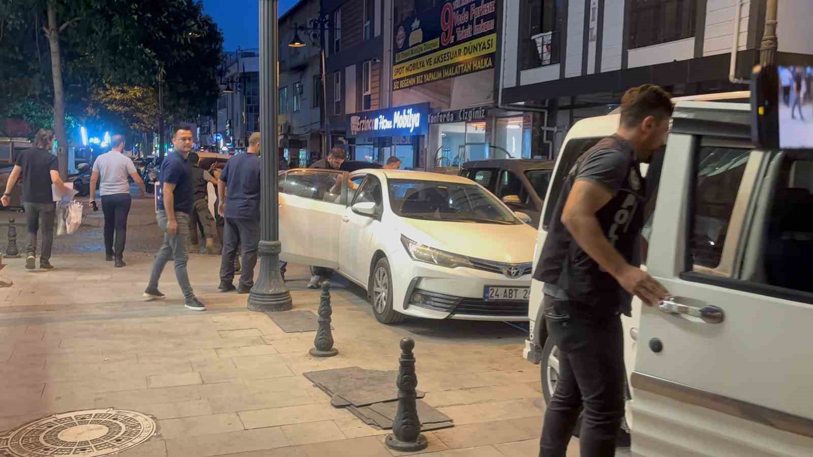 Erzincan&rsquo;da uyuşturucu operasyonuna vatandaşlardan alkışlı destek
