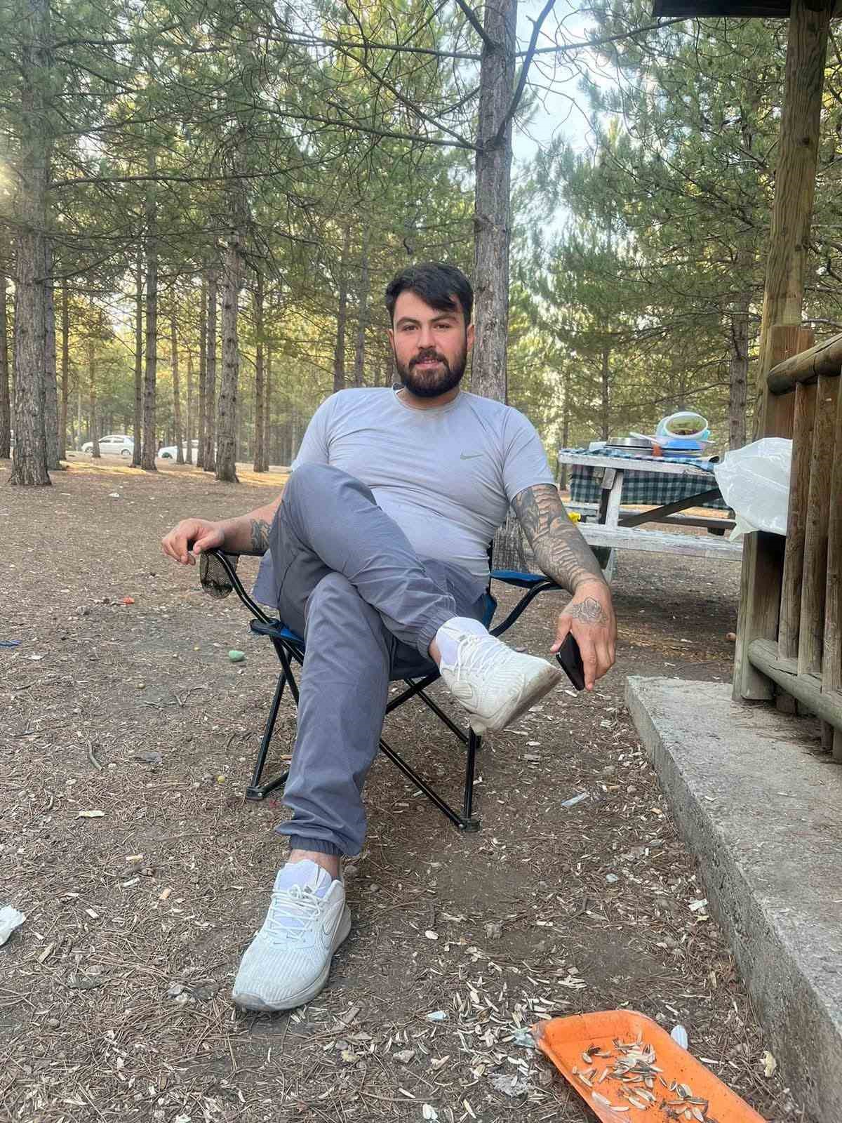 Kütahya’da su birikintisinde yüzen genç boğularak hayatını kaybetti