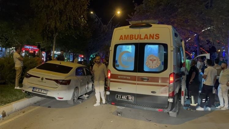 Elazığ’da zincirleme trafik kazası: 2’si çocuk 4 yaralı