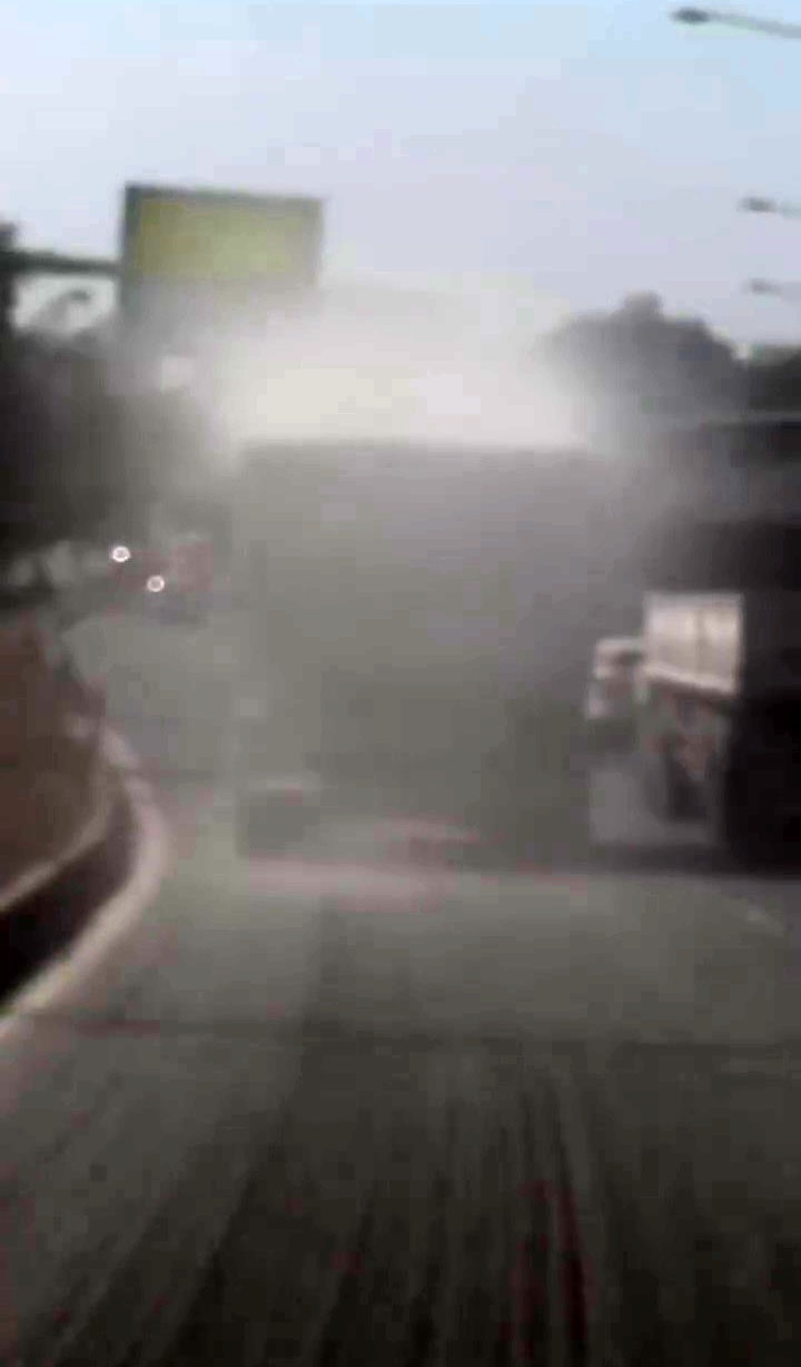 Tozu dumana katan kamyon sürücüsüne ceza uygulandı