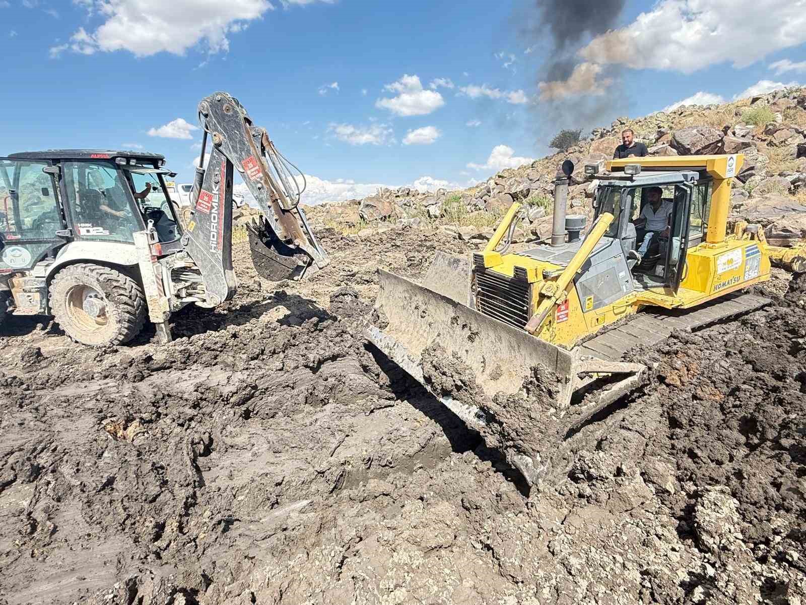 Patnos Kaymakamlığı&rsquo;ndan kuraklığa karşı yoğun mesai
