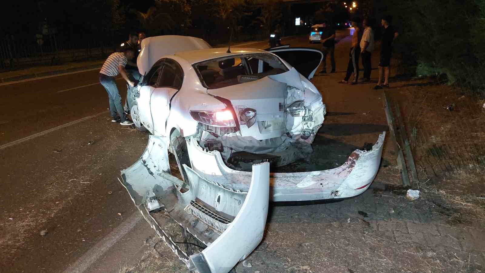 Samsun’da ağaca çarpan otomobil hurdaya döndü: 1 yaralı