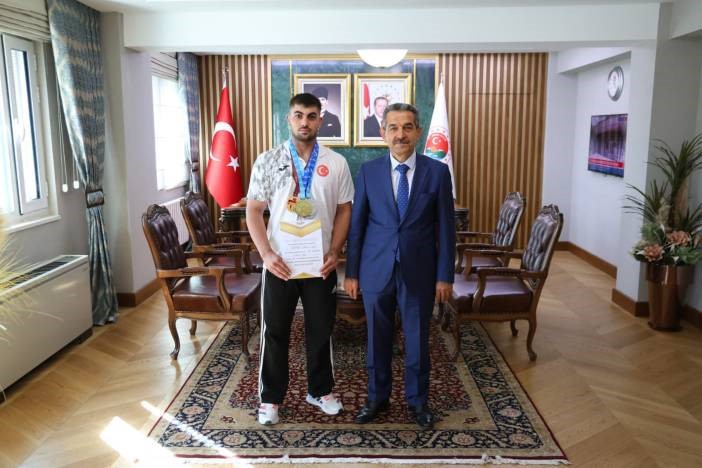 Avrupa rekortmeni Sümen, Vali Ekici ile bir araya geldi
