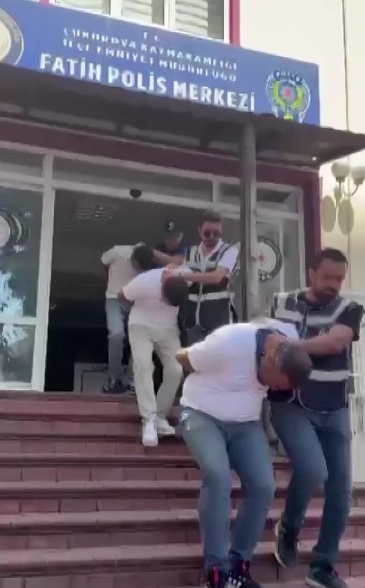 B&ouml;brek ameliyatı i&ccedil;in biriktirilen 900 bin TL&rsquo;lik altın ve d&ouml;vizi dolandırdılar
