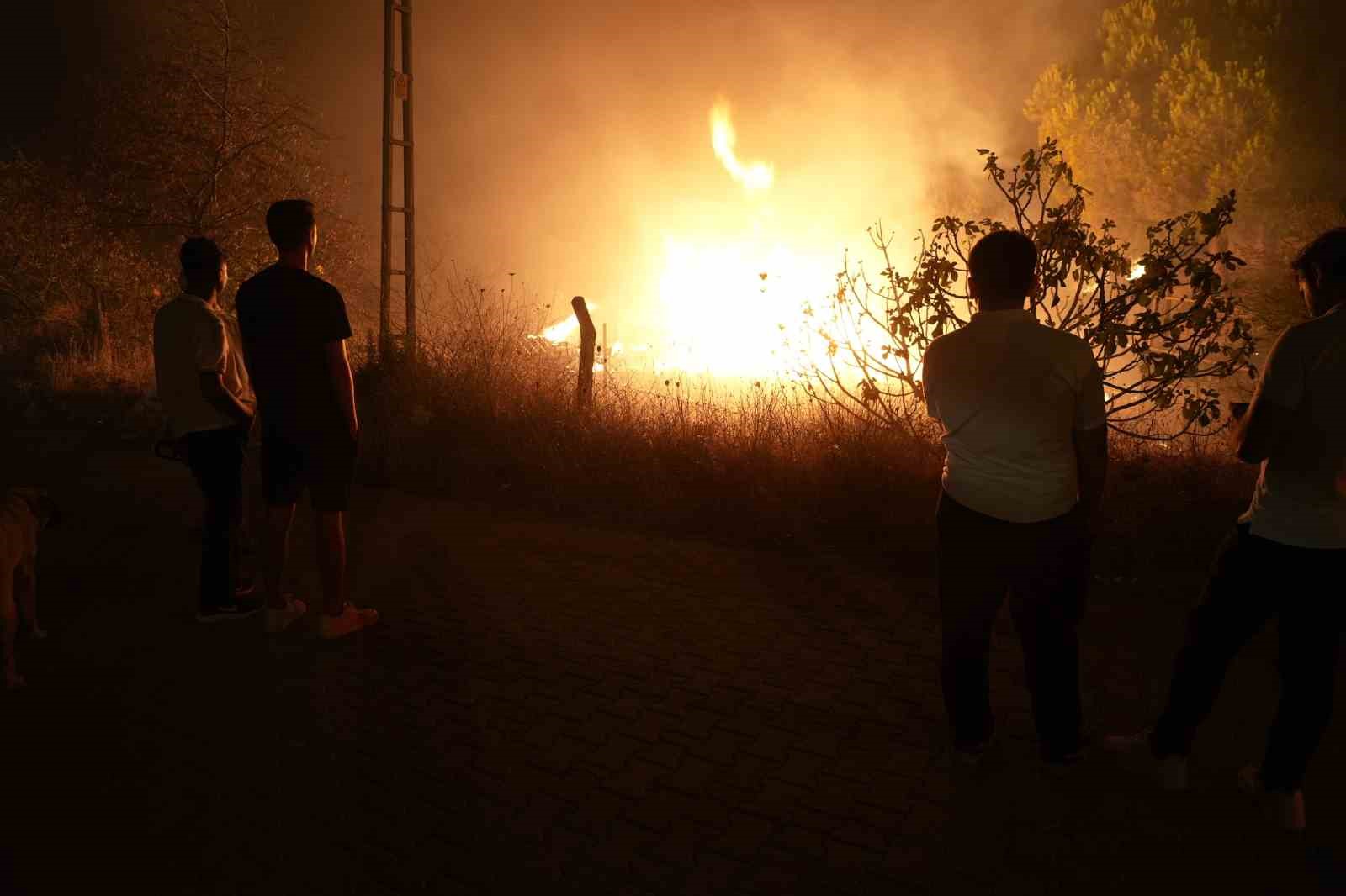 Gömeç’te otluk alandaki yangın kısa sürede söndürüldü