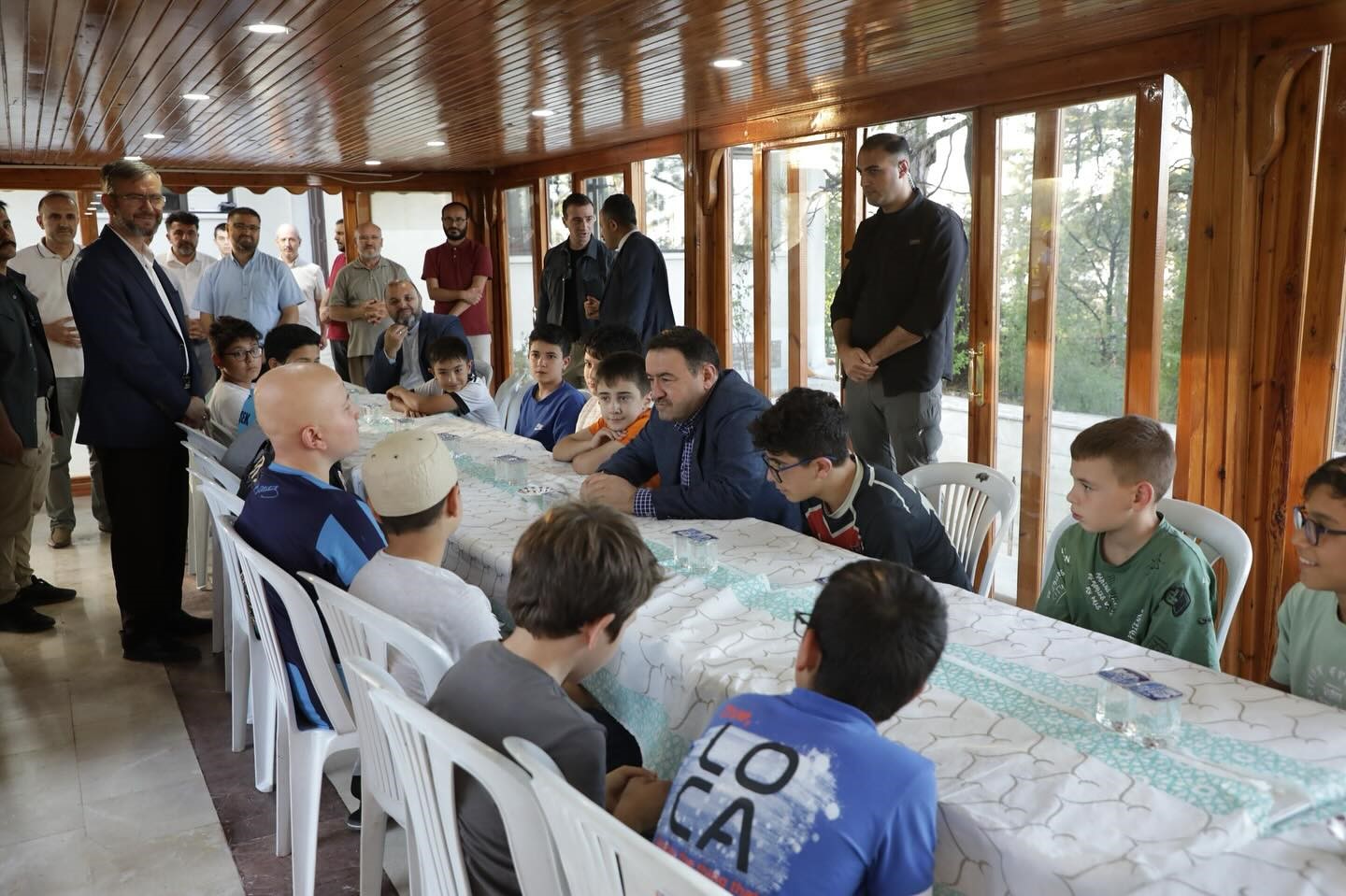 Vali Işın "Yazımda Kardeşlik Var" kampında &ouml;ğrencilerle buluştu
