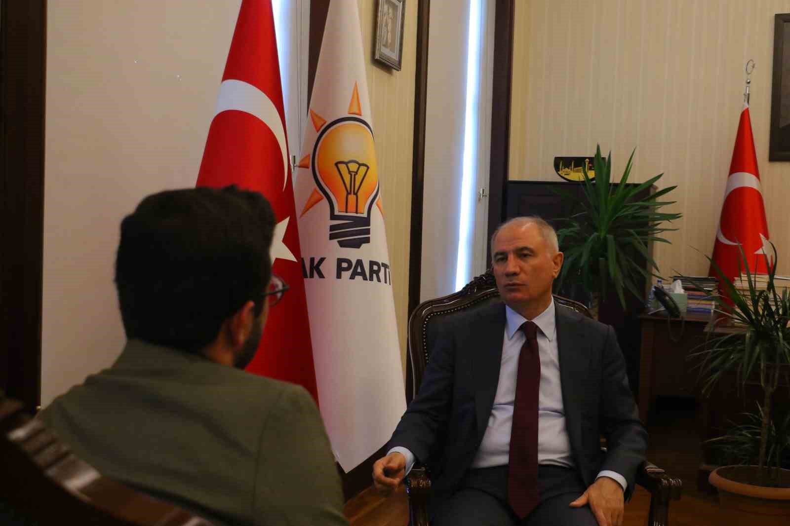 AK Parti Genel Başkan Vekili &Acirc;l&acirc;: "T&uuml;rkiye&rsquo;yi prangalarından kurtarmak i&ccedil;in &ccedil;alışıyoruz"
