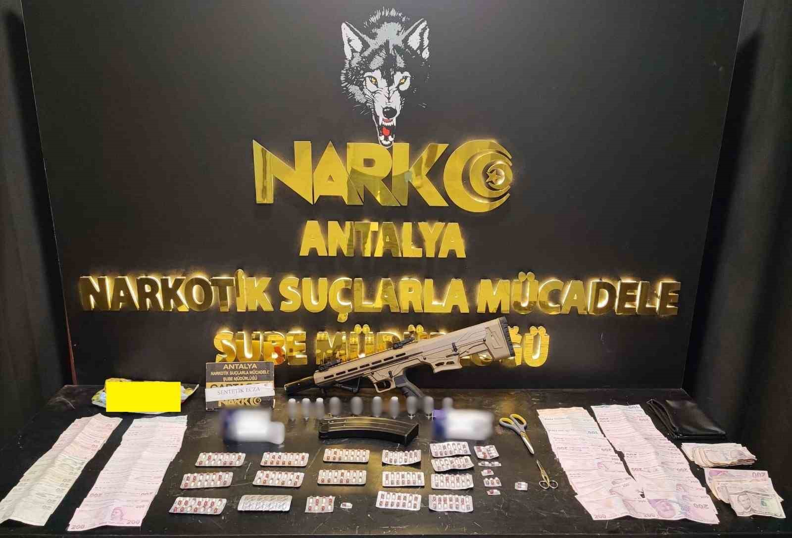 Antalya’da uyuşturucu operasyonlarında 1 haftada 28 olayda yakalanan 17 kişi tutuklandı