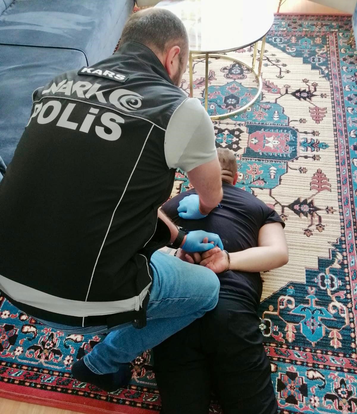 Kars&rsquo;ta 22 yıl hapis cezası bulunan 1 kişi yakalandı
