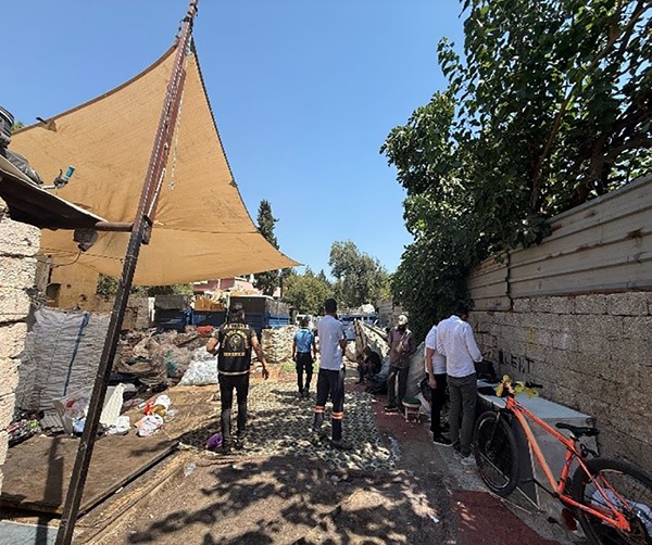 Antalya’da hurdacı ve spotçulara yönelik operasyon: 8 iş yeri mühürlendi